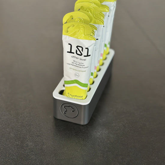 Norello Fuel Rack Produktvideo: langsamer Kamera-Push-in auf den Gel-Organizer mit 8 Energy-Gels